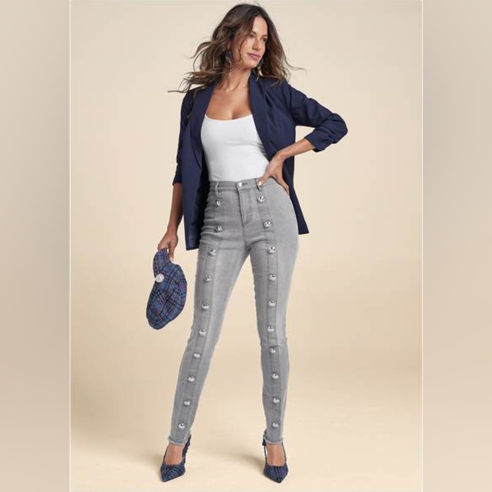 *New w/ Tags* Button Detail High Rise Skinny Jeans! Color:  Gray Denim